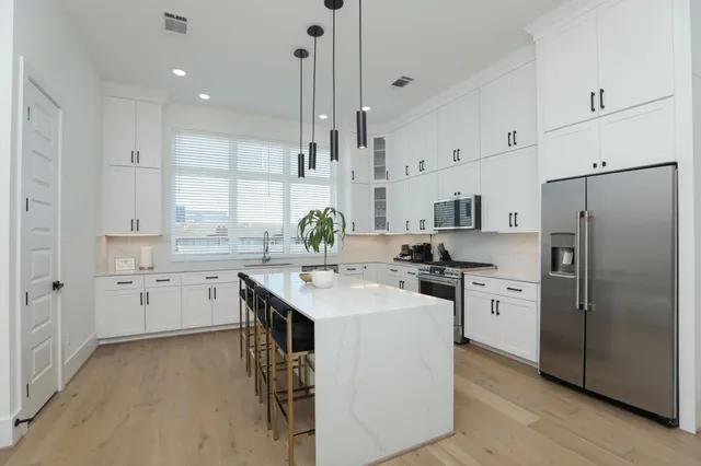 $6,500 | 5704 Fairdale Lane, Unit B, Houston, TX 77057