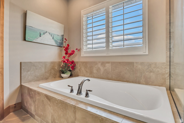 896 West 675 South Mapleton, UT 84664 - Photo 20 of 77 Full bathroom with a bath