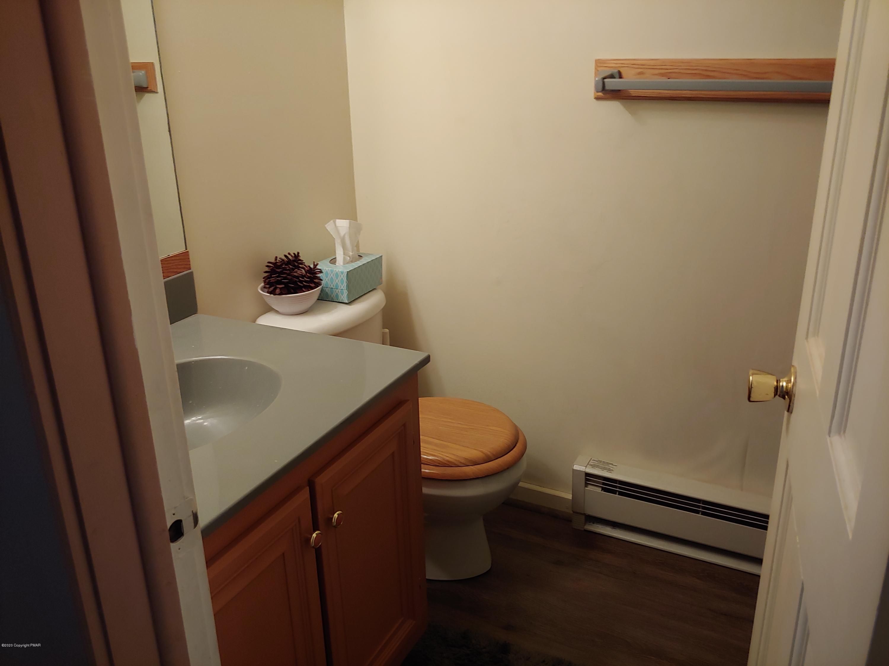 5115 High Terrace Road Stroudsburg, PA 18360 - Photo 19 of 40 Full Bath
