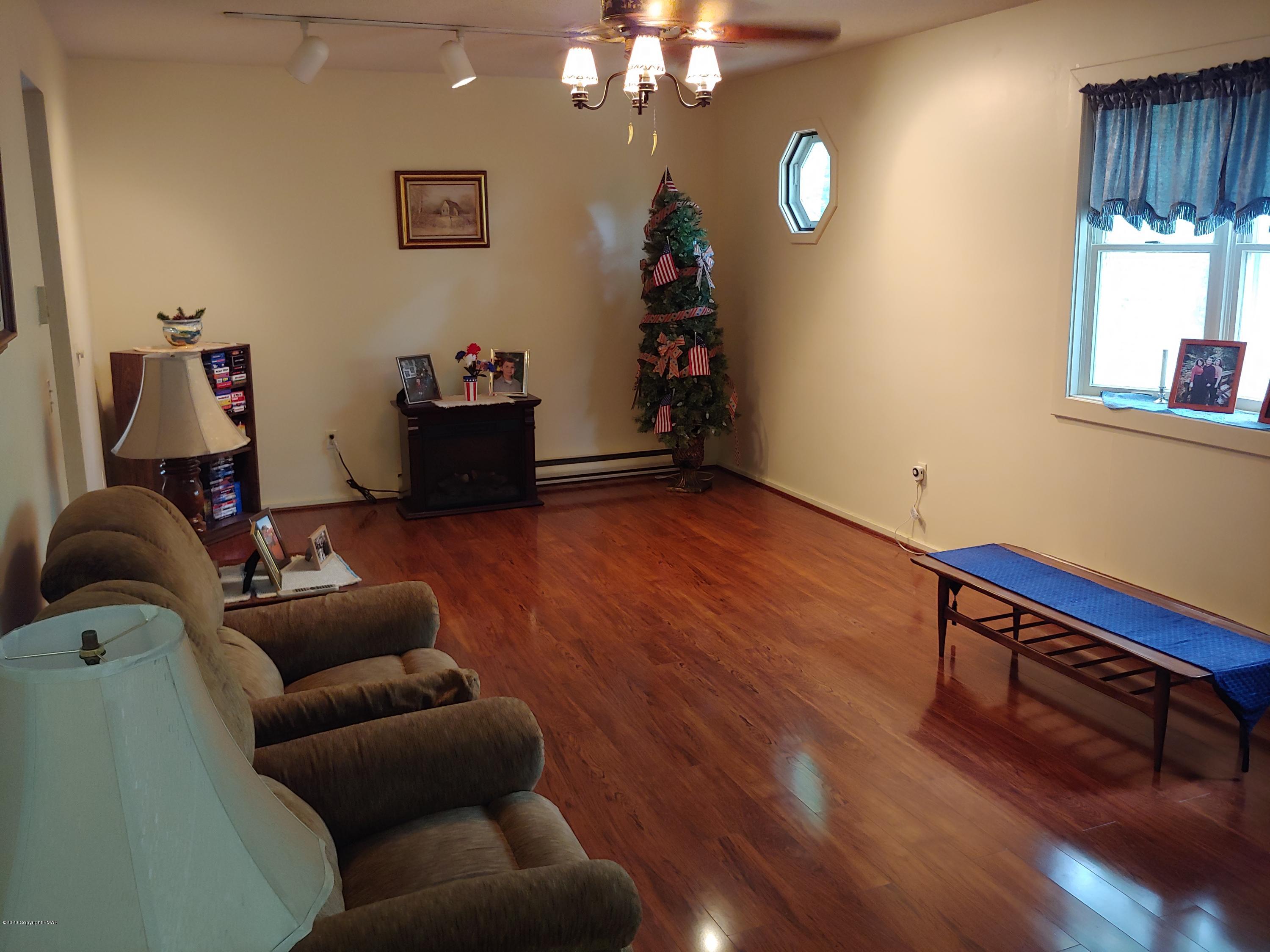 5115 High Terrace Road Stroudsburg, PA 18360 - Photo 3 of 40 Living Room