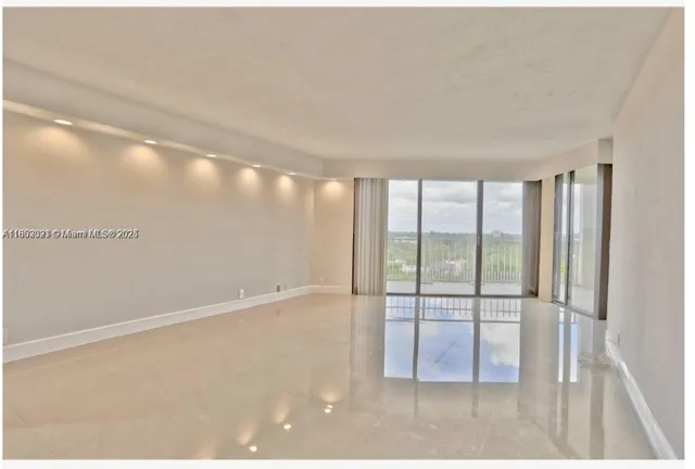 $3,750 | 4000 Towerside Terrace, Unit 1007, Miami, FL 33138