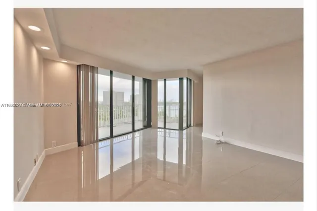 $3,750 | 4000 Towerside Terrace, Unit 1007, Miami, FL 33138