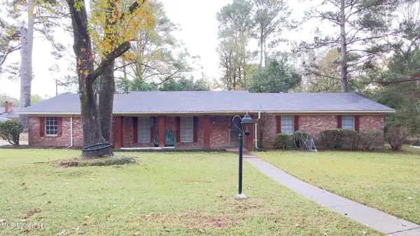 $2,175 | 2009 Lake Trace Drive, Jackson, MS 39211