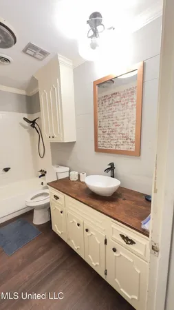 $2,175 | 2009 Lake Trace Drive, Jackson, MS 39211