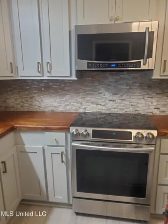 $2,175 | 2009 Lake Trace Drive, Jackson, MS 39211