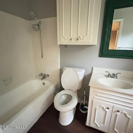 $2,175 | 2009 Lake Trace Drive, Jackson, MS 39211