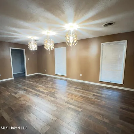 $2,175 | 2009 Lake Trace Drive, Jackson, MS 39211