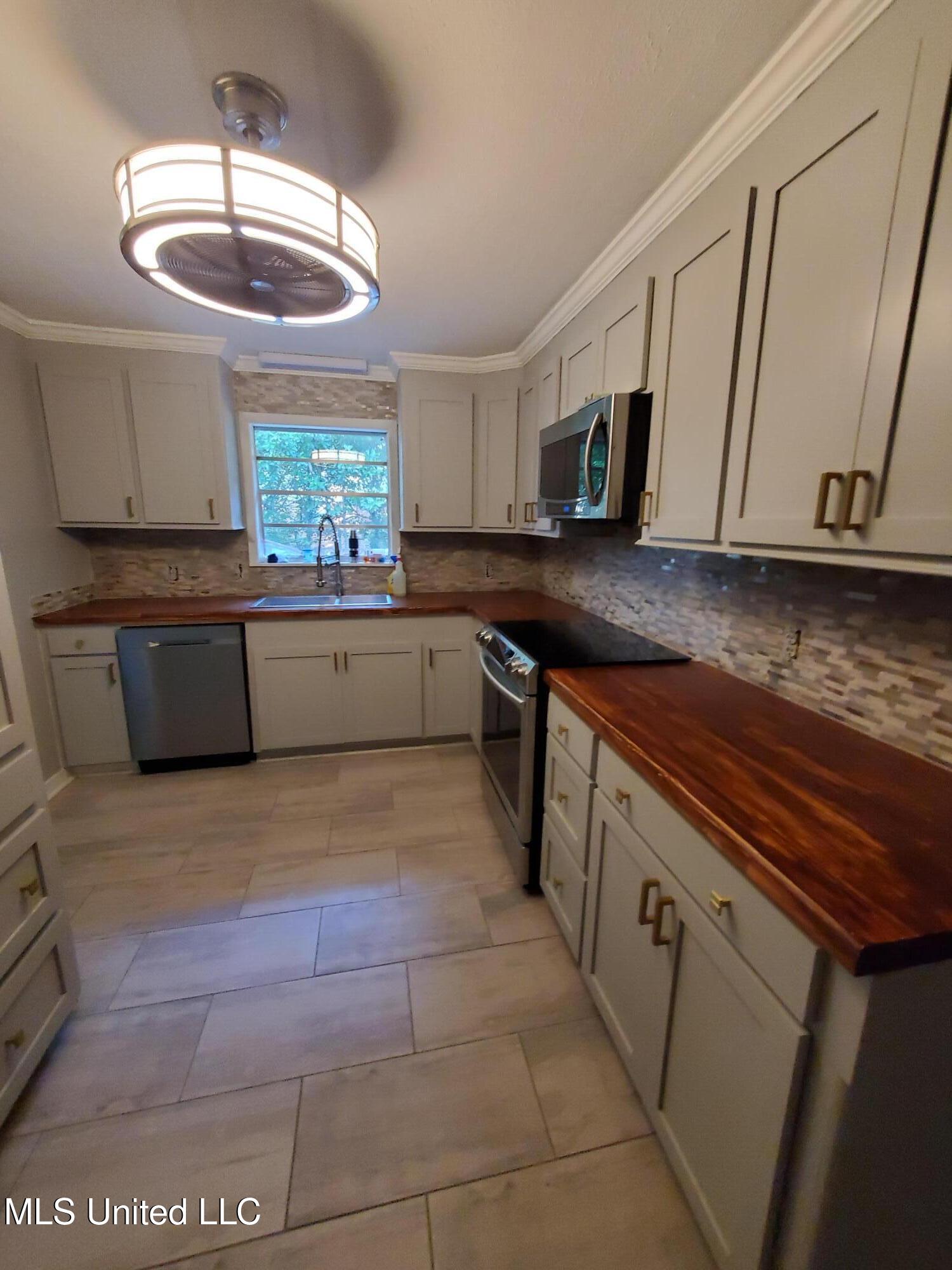 2009 Lake Trace Drive Jackson, MS 39211 - Photo 2 of 16 4633