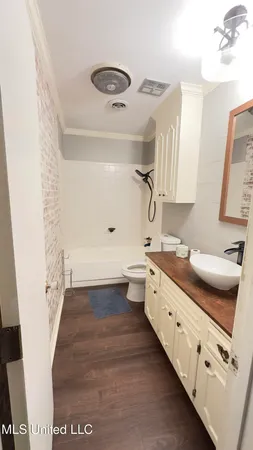 $2,175 | 2009 Lake Trace Drive, Jackson, MS 39211