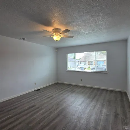 $2,800 | 102 Laurel Street, Vacaville, CA 95688