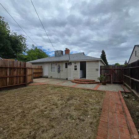 $2,800 | 102 Laurel Street, Vacaville, CA 95688