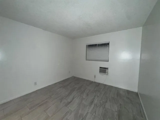 $1,725 | 2220 Hayes Street, Unit 7, Hollywood, FL 33020