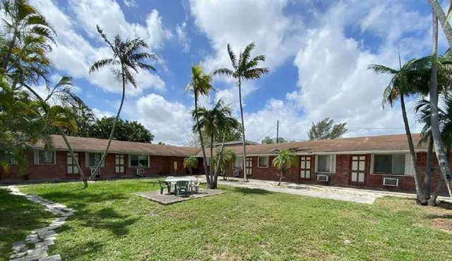 $1,725 | 2220 Hayes Street, Unit 7, Hollywood, FL 33020