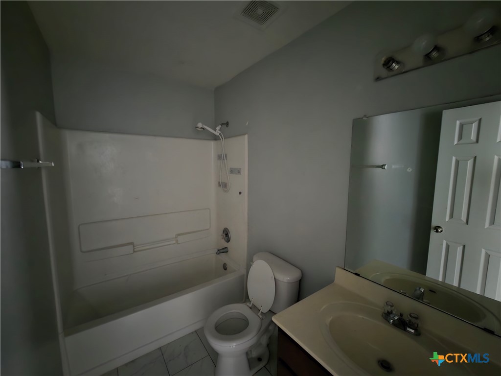 908 Starlight Drive Temple, TX 76502 - Photo 16 of 25 Hall Bath