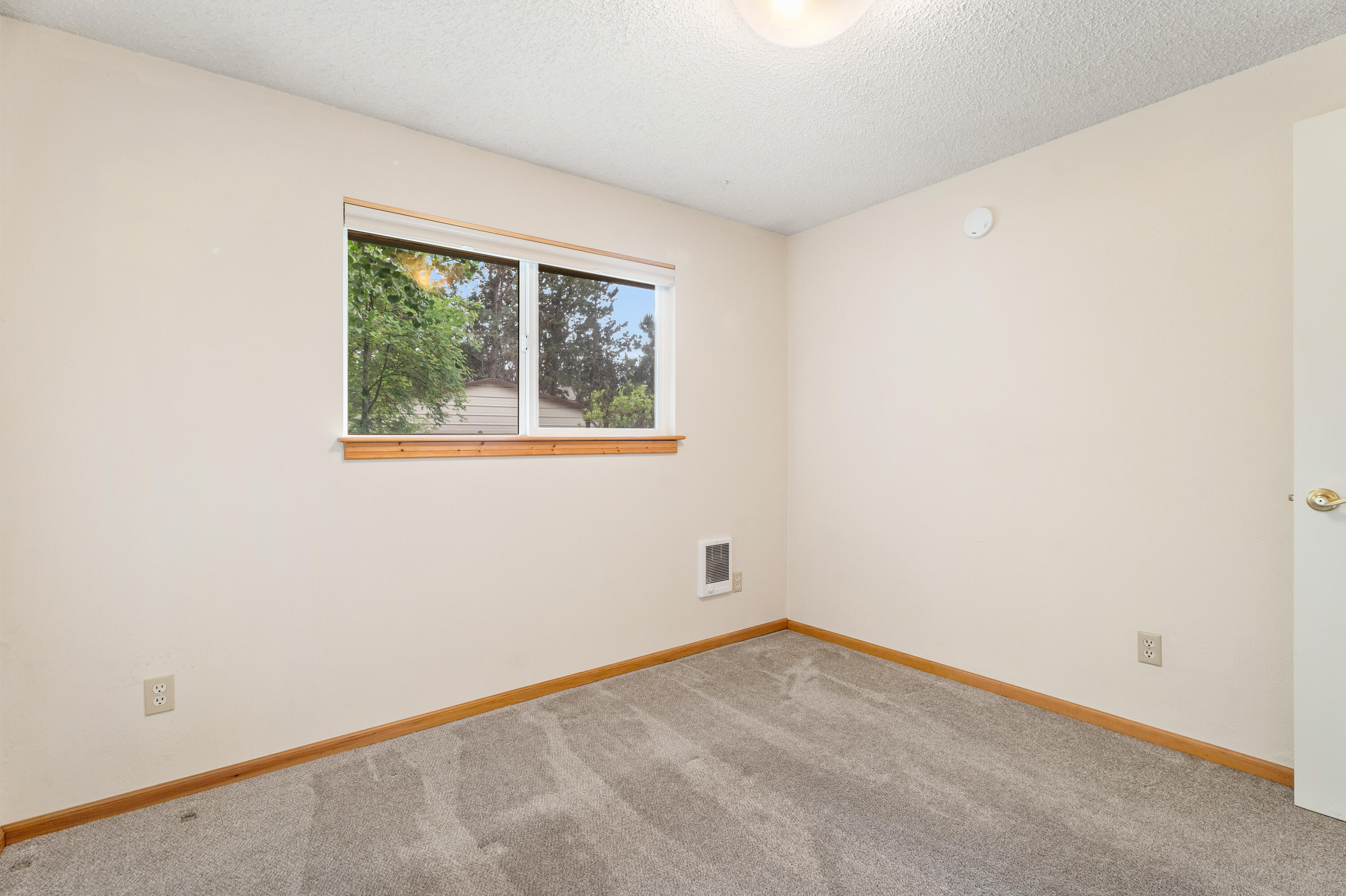 1627 Northeast Bear Creek Road Bend, OR 97702 - Photo 23 of 46 3rd bedroom
