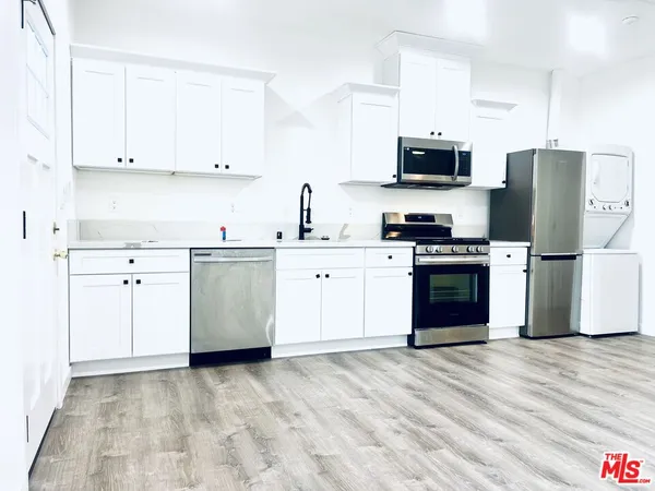 $2,450 | 247 1/2 South Catalina Avenue, Pasadena, CA 91106