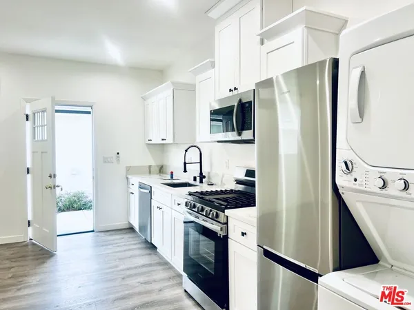 $2,450 | 247 1/2 South Catalina Avenue, Pasadena, CA 91106