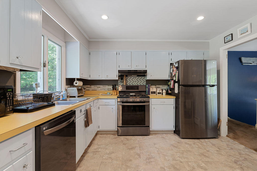1 Carriage Road Cumberland, ME 04110 - Photo 11 of 36 014_1carriagerdcumberland-26
