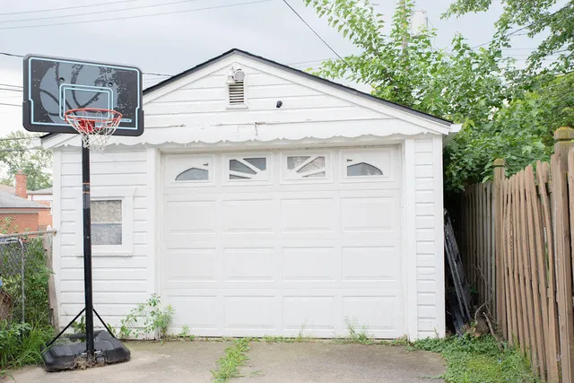 $132,500 | 24443 Powers Avenue, Dearborn Heights, MI 48125