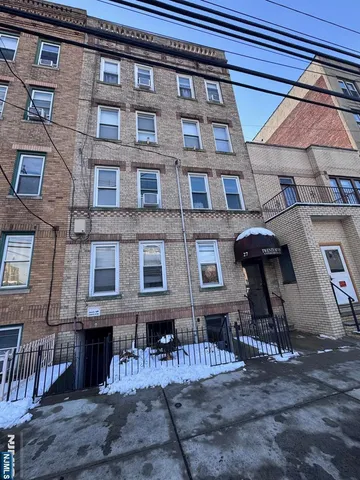 $2,300 | 27 66th Street, Unit 4, West New York, NJ 07093