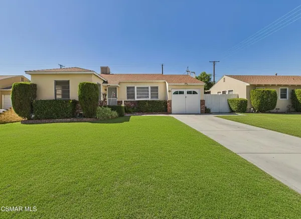 $1,487,000 | 831 North Beachwood Drive, Burbank, CA 91506