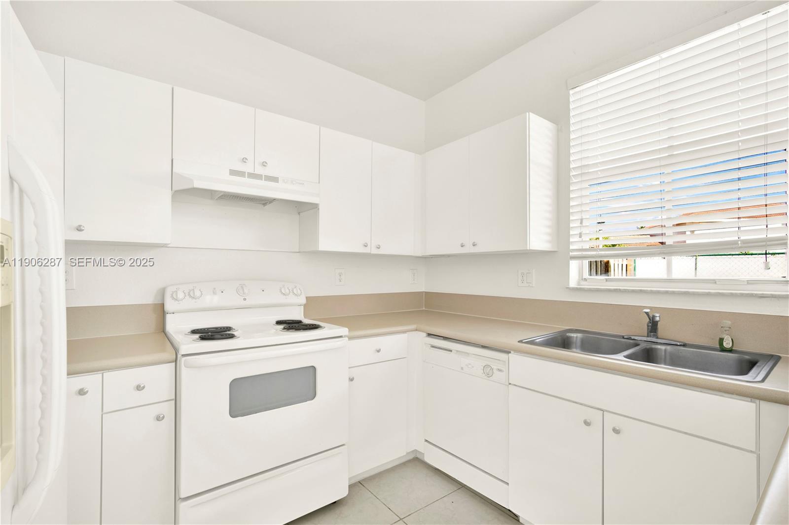 27283 Southwest 138th Path Homestead, FL 33032 - Photo 10 of 24