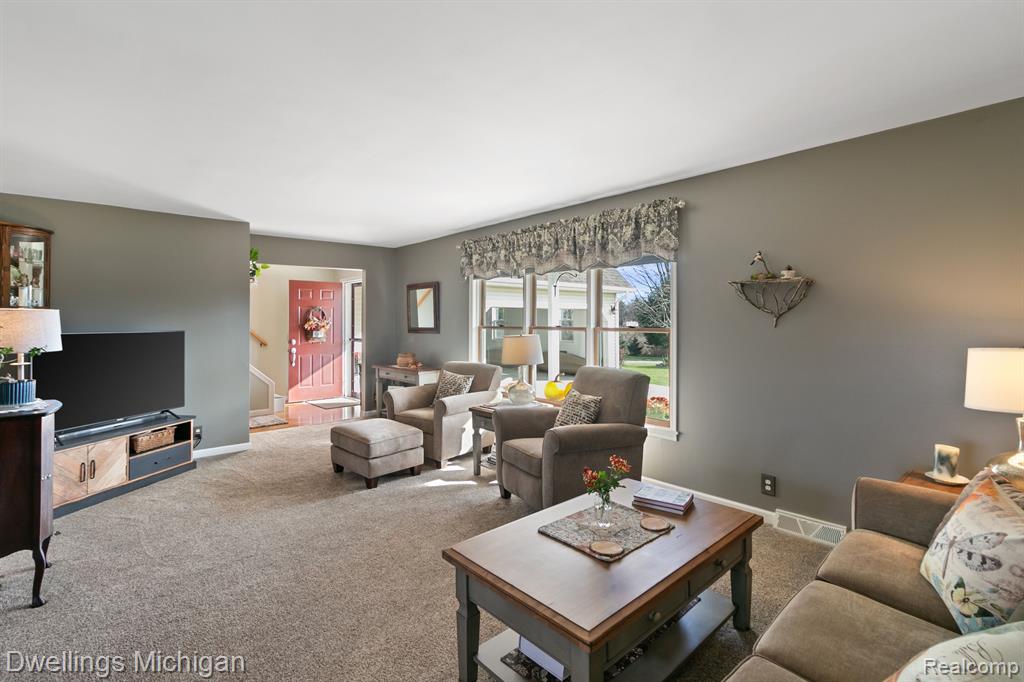 1588 Woodhaven Road Howell, MI 48855 - Photo 6 of 93
