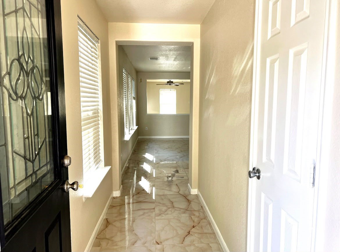 19603 Rippling Brook Lane Tomball, TX 77375 - Photo 3 of 16 Welcoming entrance with a bright, open feel.