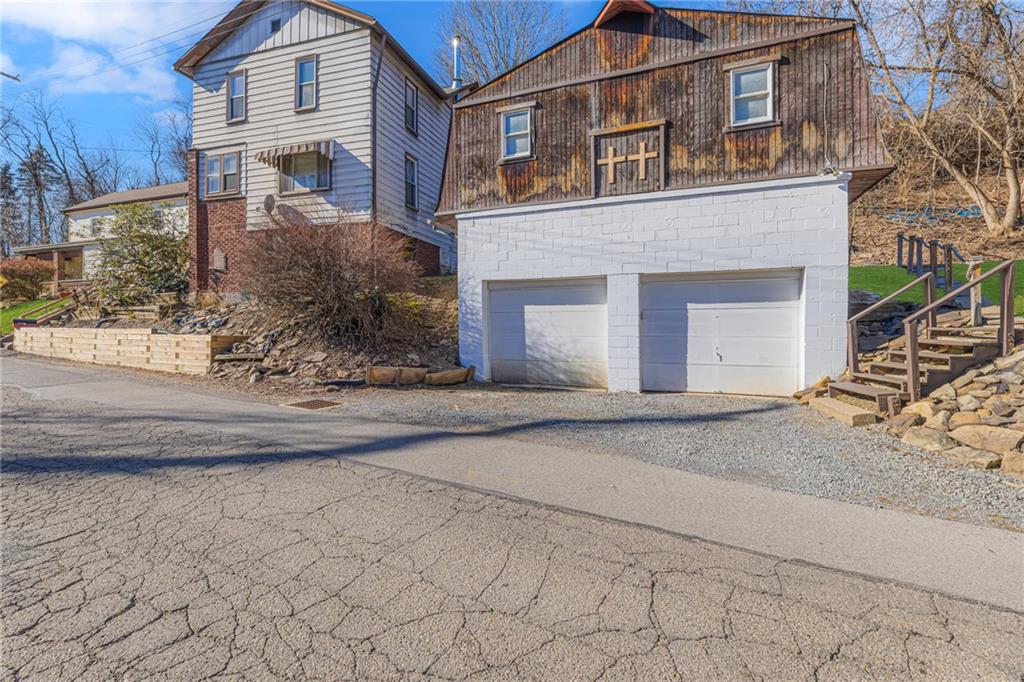 878 Spruce Avenue Rochester, PA 15074 - Photo 1 of 21 Gallery Image 1