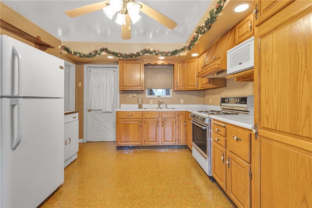 878 Spruce Avenue Rochester, PA 15074 - Photo 3 of 21 Gallery Image 3