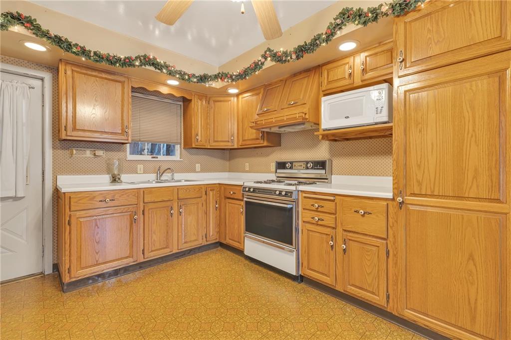 878 Spruce Avenue Rochester, PA 15074 - Photo 4 of 21 Gallery Image 4
