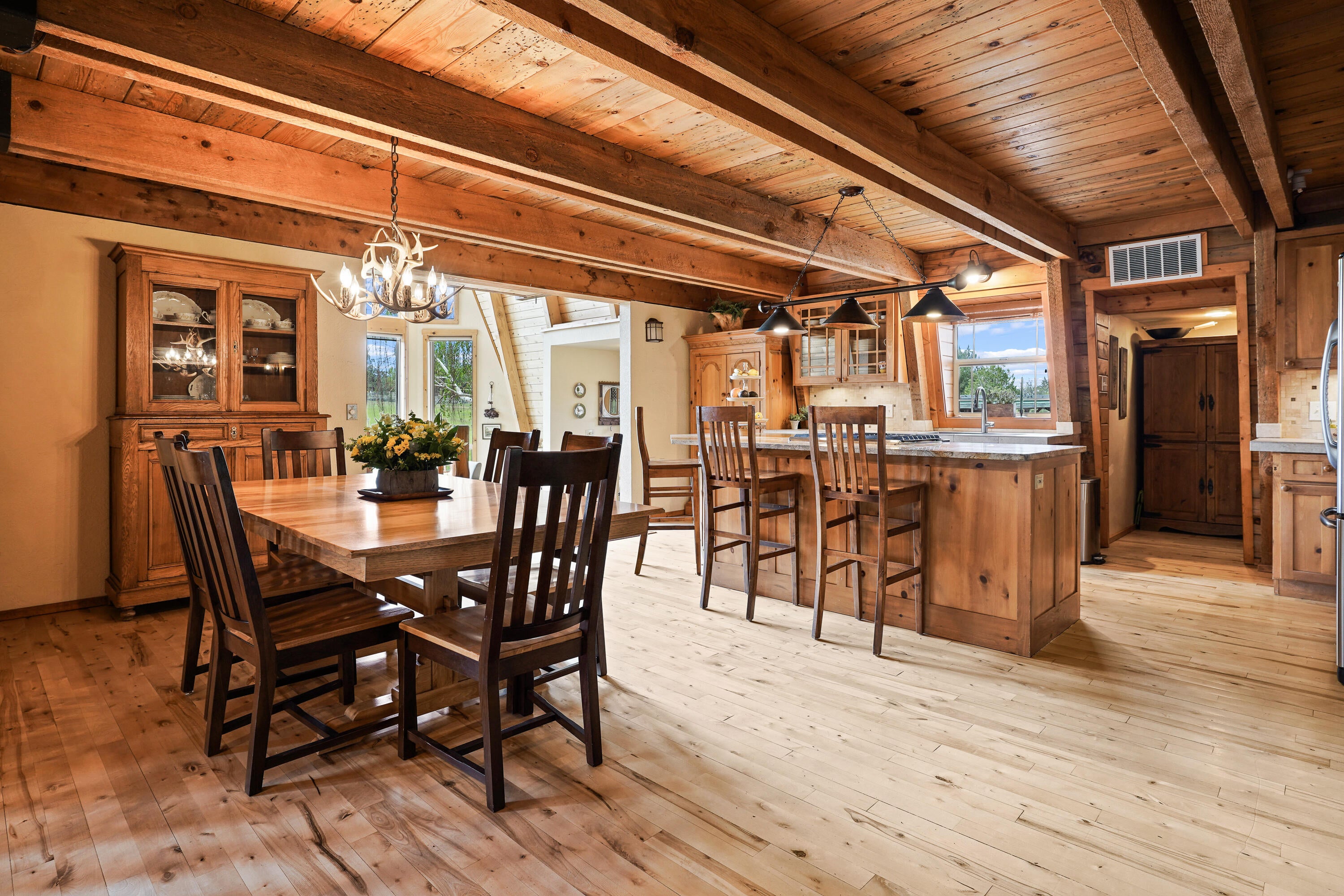 62760 Dixon Loop Bend, OR 97701 - Photo 17 of 69 17 dining & kitchen