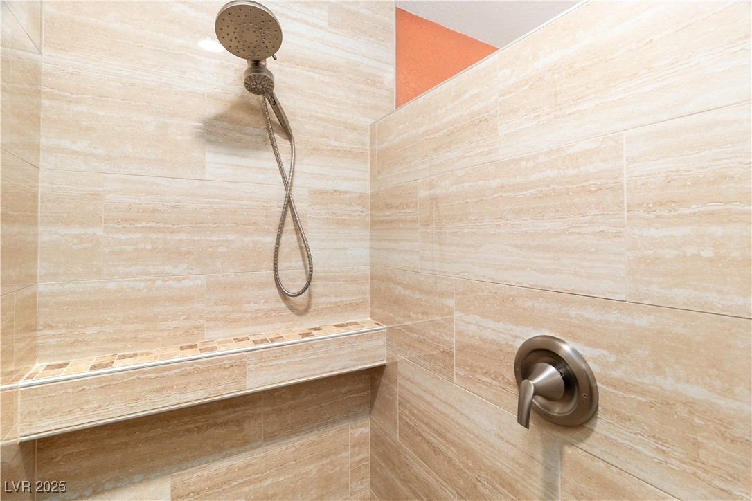 1948 Las Palmas Lane, Unit 277 Laughlin, NV 89029 - Photo 23 of 71 Full bathroom with tiled walk-in shower