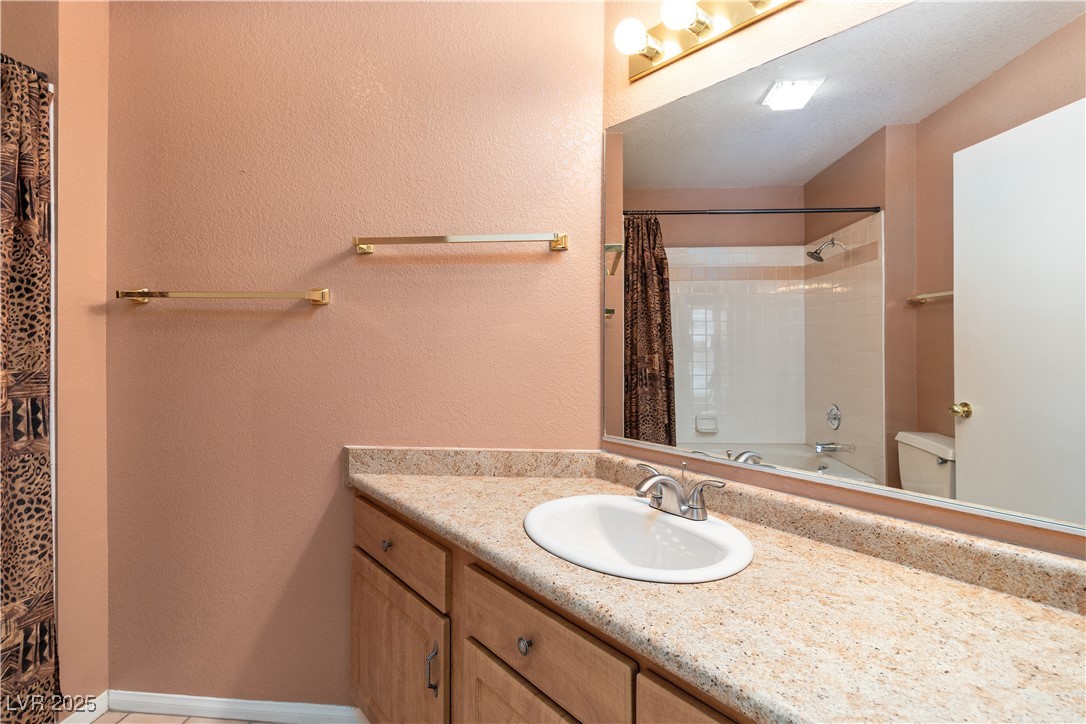 1948 Las Palmas Lane, Unit 277 Laughlin, NV 89029 - Photo 34 of 71 Full ensuite bathroom featuring vanity and shower / bath combination with curtain