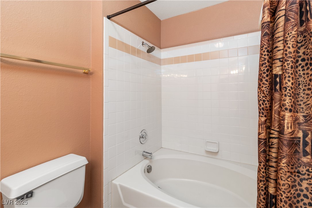 1948 Las Palmas Lane, Unit 277 Laughlin, NV 89029 - Photo 35 of 71 Full bath featuring shower / tub combo and a textured wall