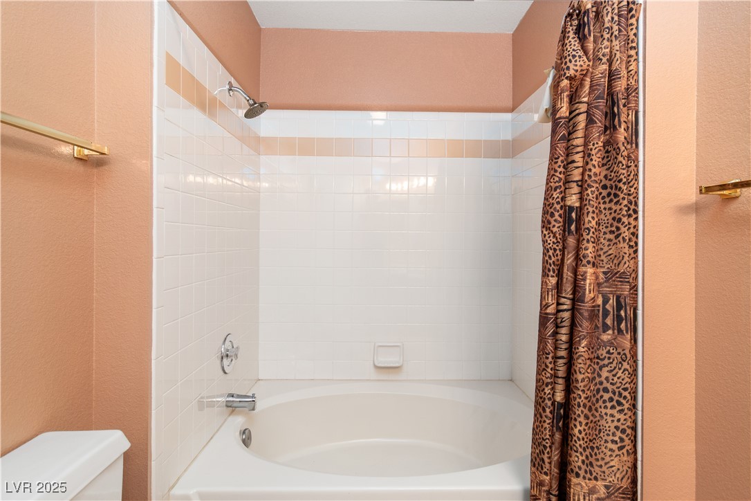 1948 Las Palmas Lane, Unit 277 Laughlin, NV 89029 - Photo 36 of 71 Ensuite Bathroom with shower / bathtub combination with curtain and toilet
