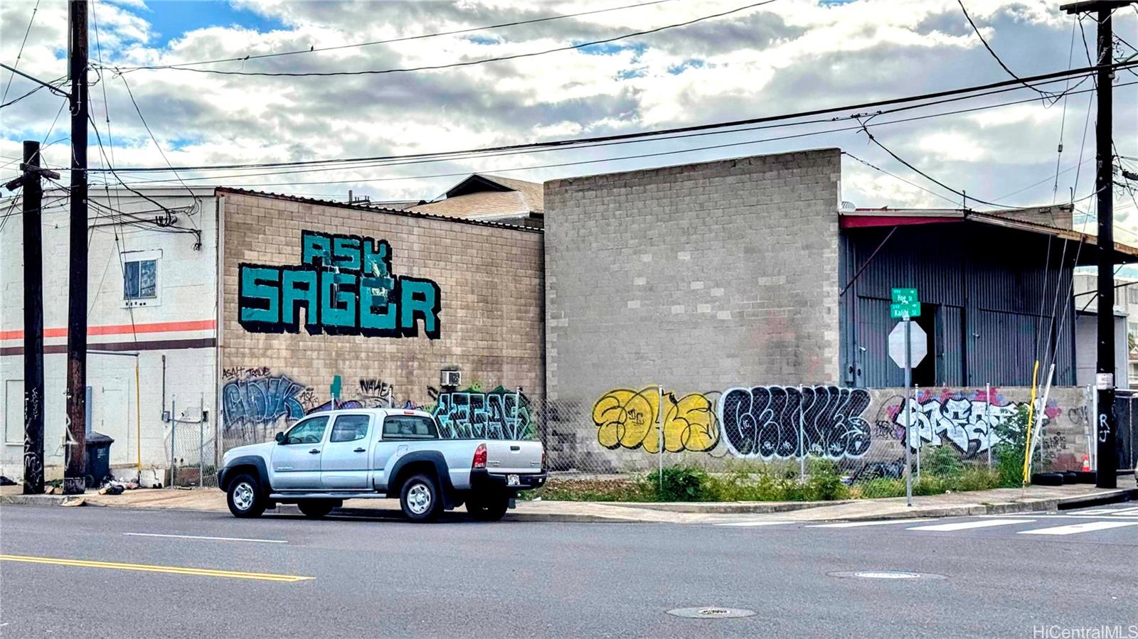 194 Kalihi Street Honolulu, HI 96819 - Photo 7 of 9 a car parked in front of a building