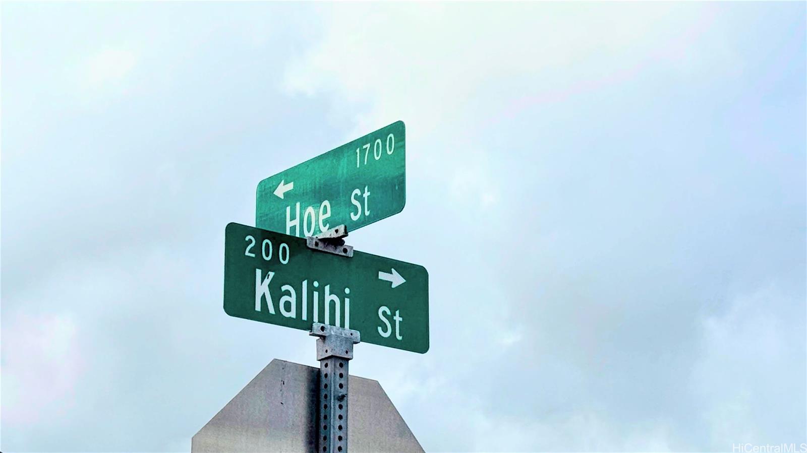194 Kalihi Street Honolulu, HI 96819 - Photo 9 of 9 a street sign sitting on top of a wall