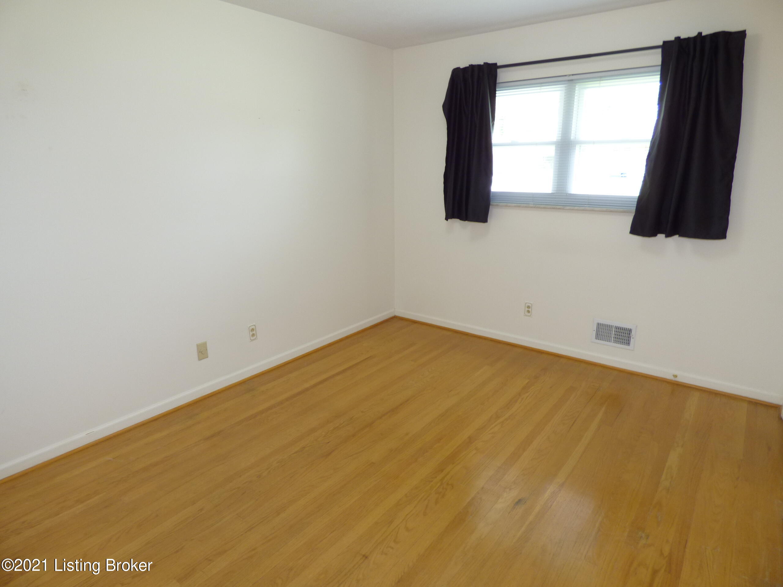 5309 Beth Road Louisville, KY 40219 - Photo 16 of 36 P1320116