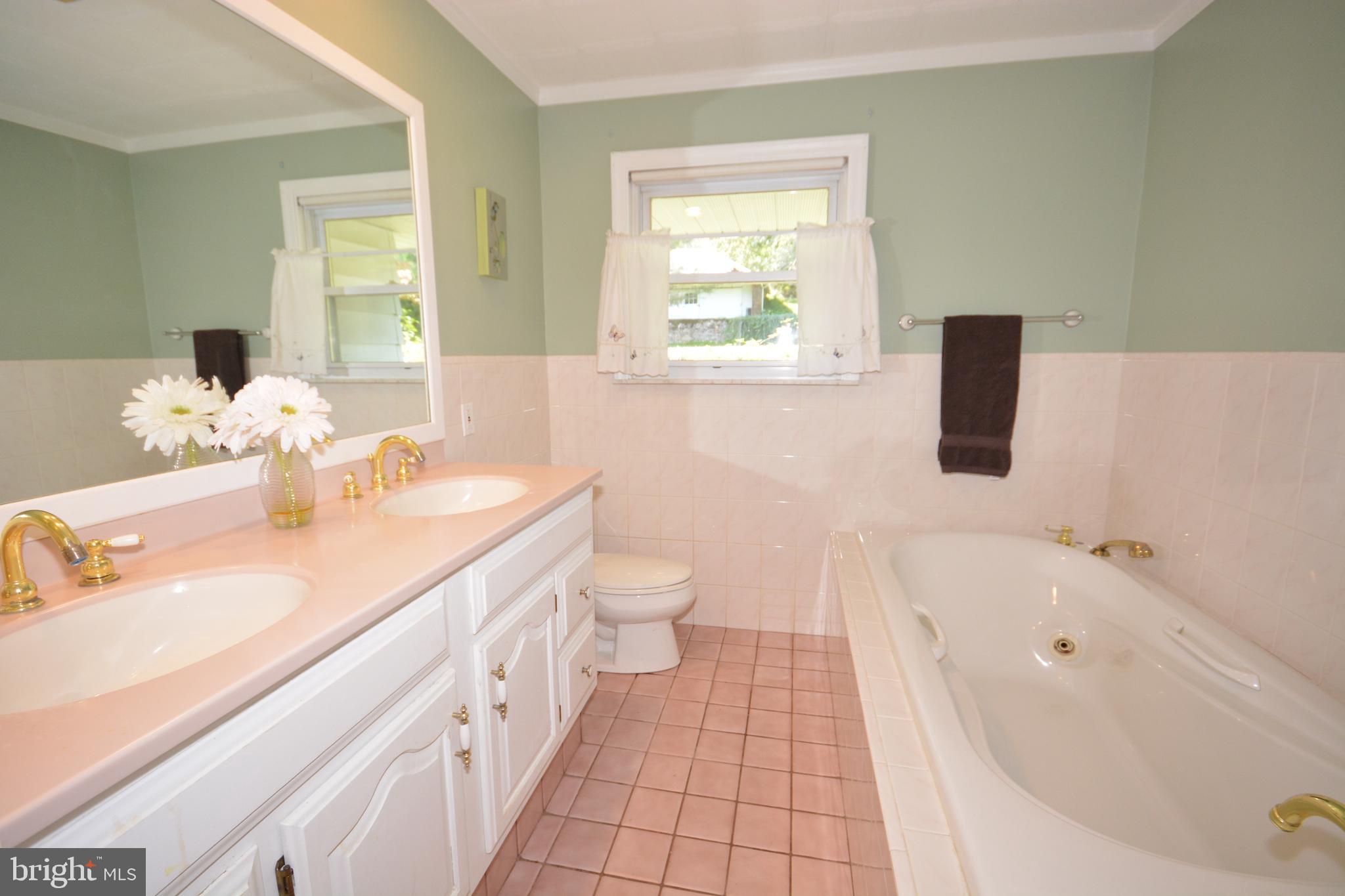 409 Hain Road Reading, PA 19608 - Photo 21 of 38 Full Bath