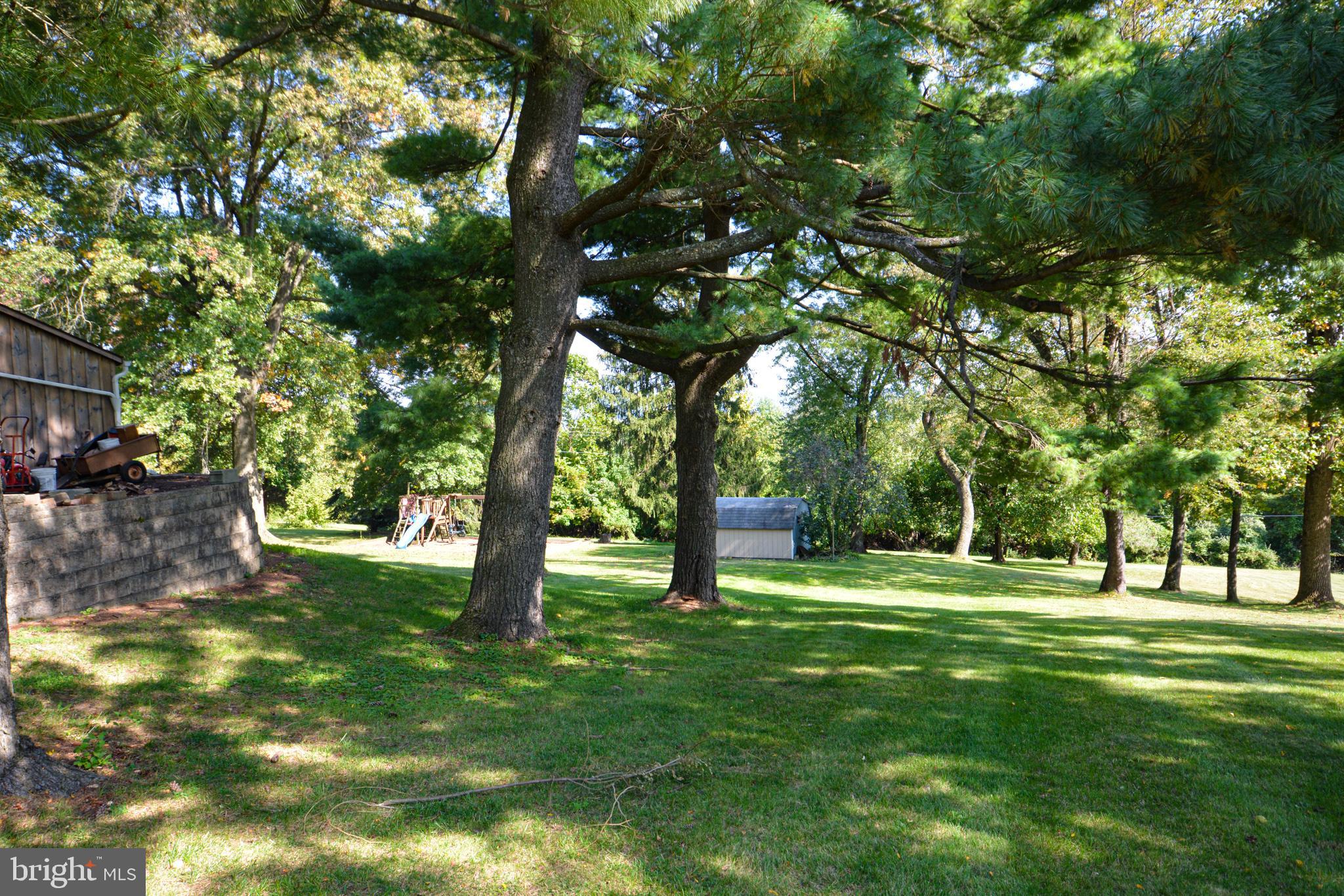 409 Hain Road Reading, PA 19608 - Photo 35 of 38 Side Yard
