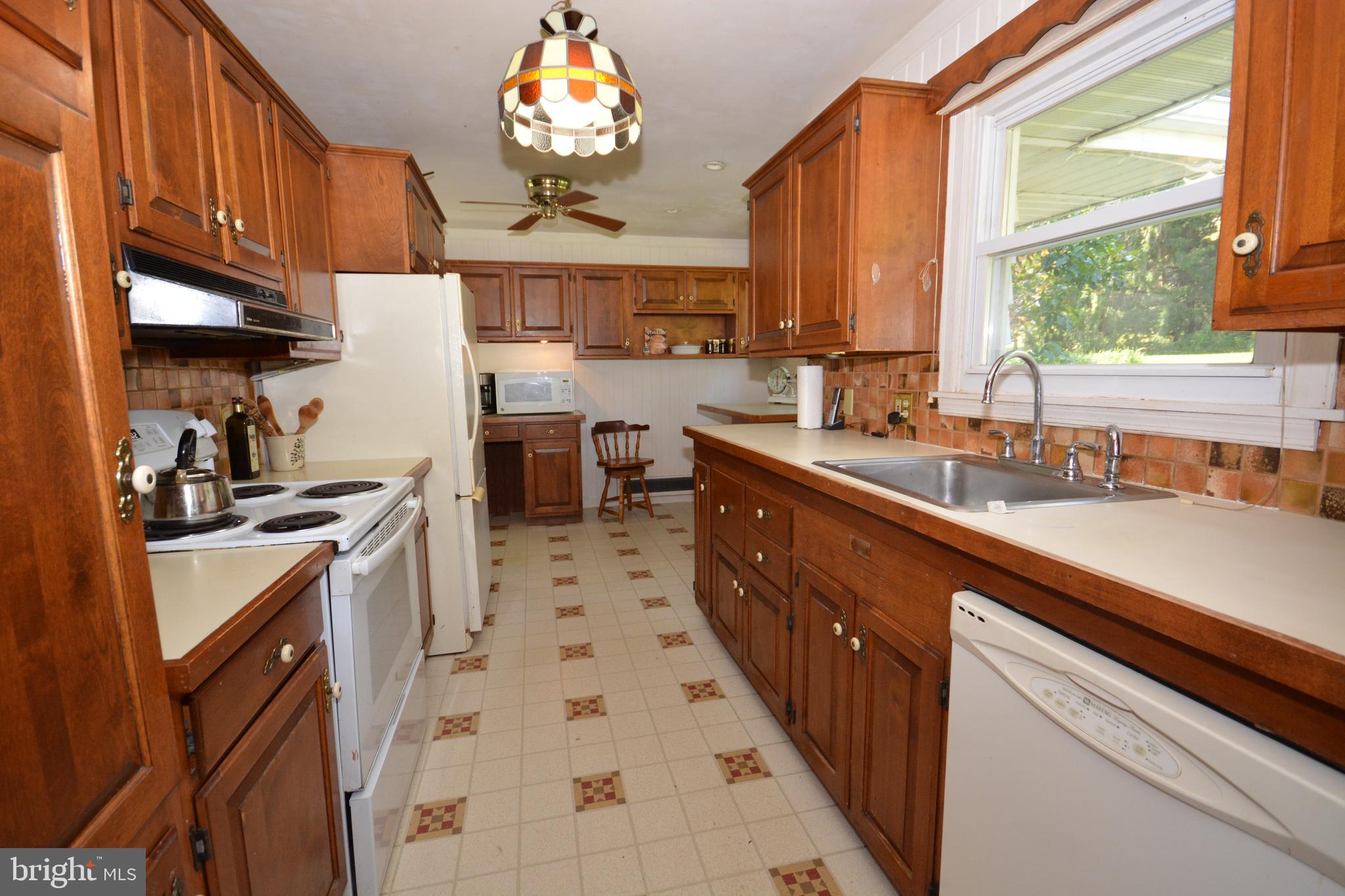 409 Hain Road Reading, PA 19608 - Photo 4 of 38 Kitchen