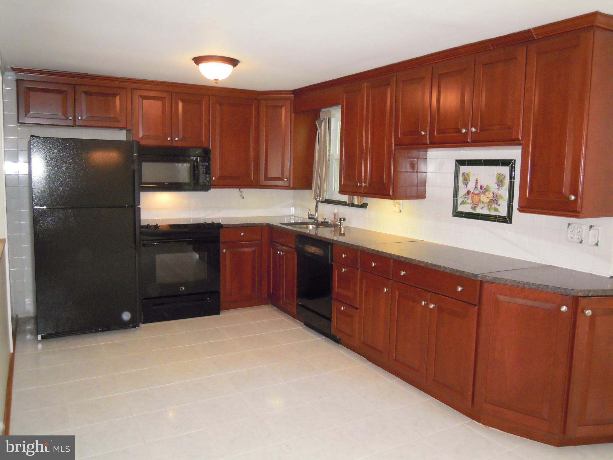 3920 Millner Road Baltimore, MD 21236 - Photo 6 of 30 Cherry raised-panel Cabinetry w/Granite Counters