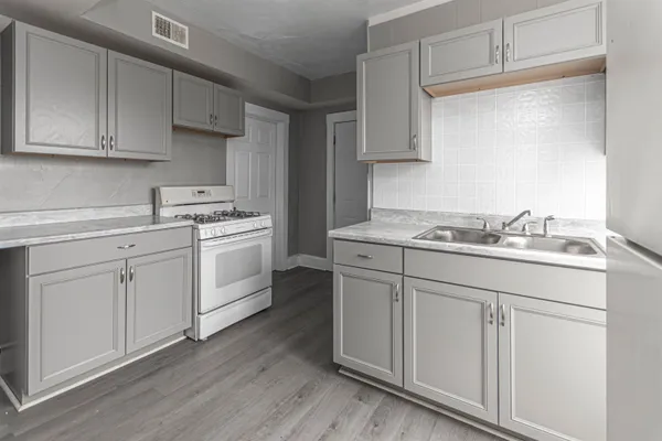 $239,900 | 1235 South Court Street, Rockford, IL 61102