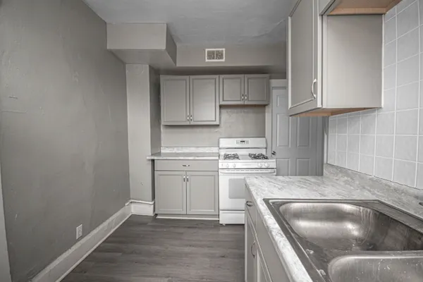 $239,900 | 1235 South Court Street, Rockford, IL 61102