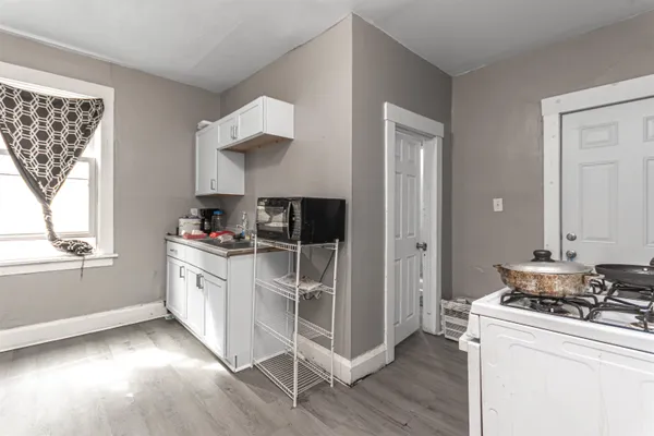 $239,900 | 1235 South Court Street, Rockford, IL 61102