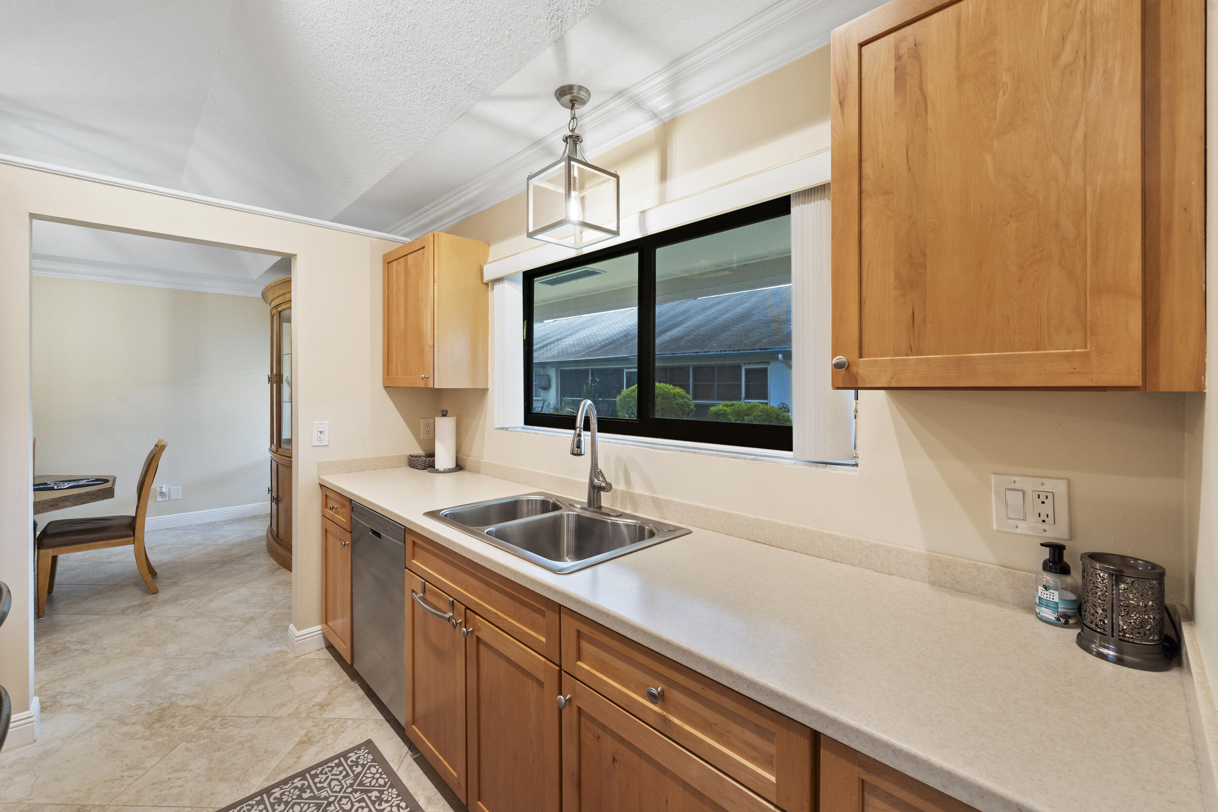 109 Half Moon Circle, Unit C Jupiter, FL 33458 - Photo 4 of 35 8_14