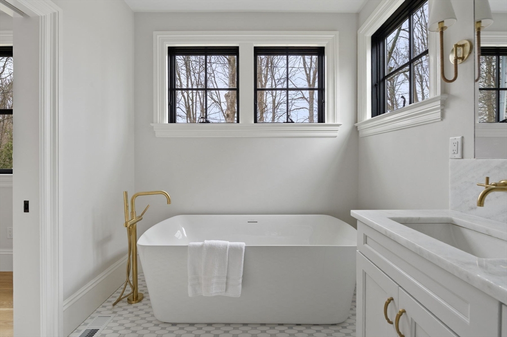 16 Liberty Road Marblehead, MA 01945 - Photo 25 of 42 a bathroom with bathtub and window