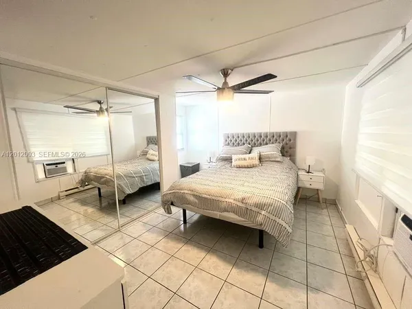 $1,975 | 219 West Lake Drive, Unit 219, Hallandale Beach, FL 33009