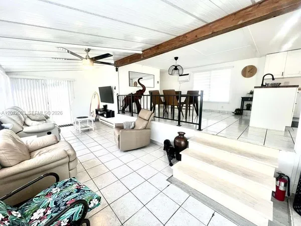 $1,975 | 219 West Lake Drive, Unit 219, Hallandale Beach, FL 33009